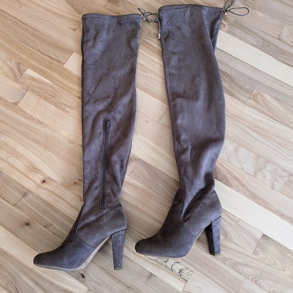 Tan, over the knee boots - Picture 2 of 5